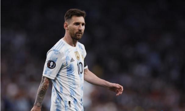 真解气！澳战机来我们家门口撒野，解放军直接发射照明弹，澳急了